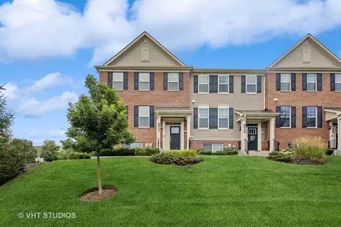 8927 Disbrow St, Huntley, IL 60142