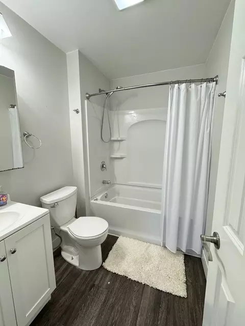 Bath - 508 Palmyra St, Dixon, IL 61021 photo 1 of 2