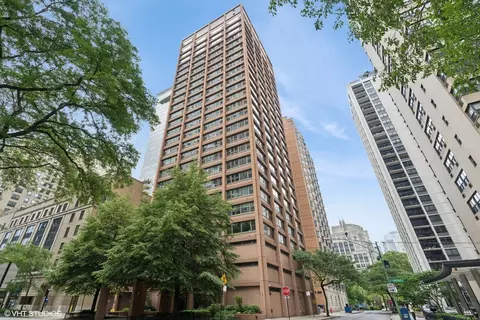247 E Chestnut St #2504, Chicago, IL 60611