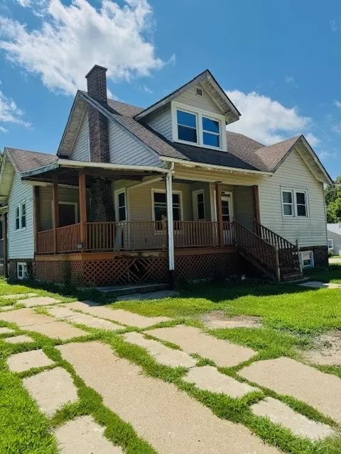 322 W 3rd St, Dixon, IL 61021