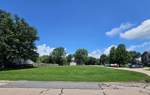 61 Tammy Ln, Lake Holiday, IL 60552