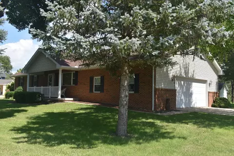 105 Jefferson St, Benson, IL 61516 photo 3