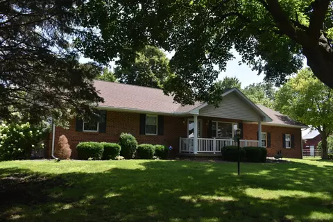 105 Jefferson St, Benson, IL 61516