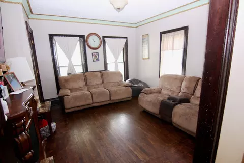 Living - 472 Division St, Elgin, IL 60120 photo 1 of 1