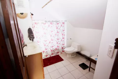 Bath - 472 Division St, Elgin, IL 60120 photo 1 of 2