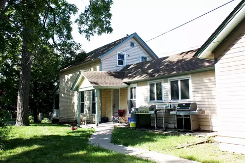 Exterior - 472 Division St, Elgin, IL 60120 photo 4 of 7