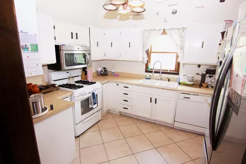 Kitchen - 472 Division St, Elgin, IL 60120 photo 1 of 2
