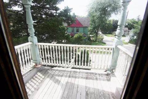 Exterior - 472 Division St, Elgin, IL 60120 photo 5 of 7