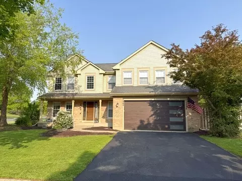 1860 Dorchester Ave, Algonquin, IL 60102