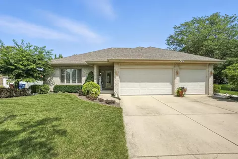 677 Tanager Ln, New Lenox, IL 60451