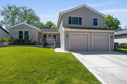 281 Loveland Dr, Glendale Heights, IL 60139