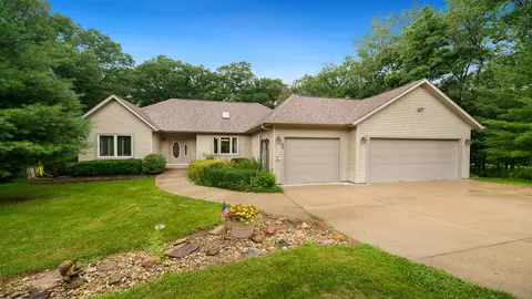 309 Saddlewood Cir, Dixon, IL 61021