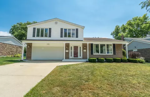 1107 W White Oak St, Arlington Heights, IL 60005