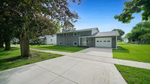 902 S 3rd St, Oregon, IL 61061