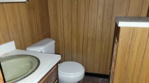 Bath - 2903 172nd St W, Hazel Crest, IL 60429 photo 2 of 2