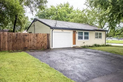 9 Helm Rd, Carpentersville, IL 60110