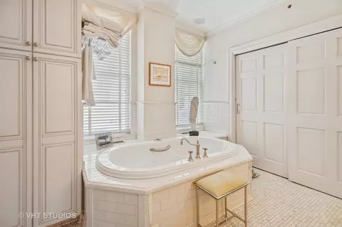 Bath - 20 E Cedar St #8B, Chicago, IL 60610 photo 2 of 3