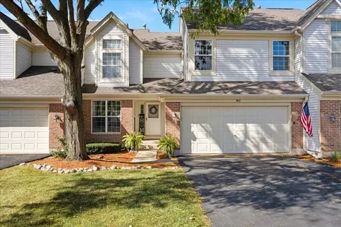 8 Ione Dr #C, South Elgin, IL 60177