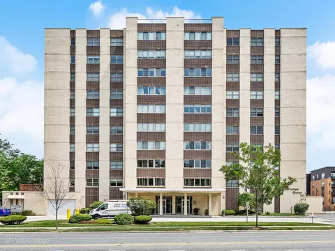 141 N La Grange Rd #905, La Grange, IL 60525
