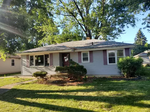 1300 Riverlane Dr, Bradley, IL 60915