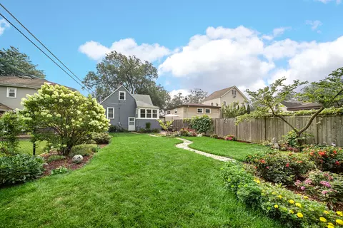 Exterior - 856 Margret St, Des Plaines, IL 60016 photo 5 of 7