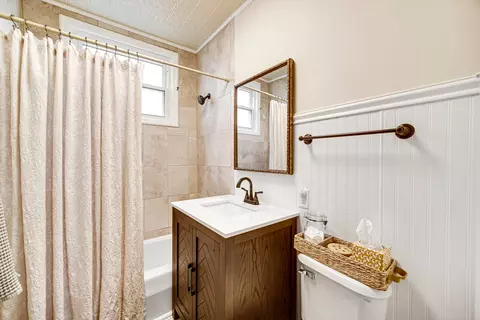 Bath - 856 Margret St, Des Plaines, IL 60016 photo 1 of 1