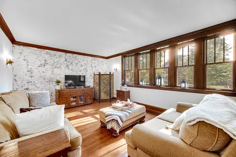 Living - 856 Margret St, Des Plaines, IL 60016 photo 1 of 2