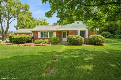 947 Ridgeland Ave, Mundelein, IL 60060