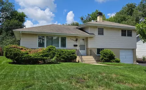 102 N Erie St, Wheaton, IL 60187