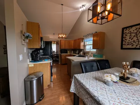 1230 Spring Creek Rd, Elgin, IL 60120 photo 5