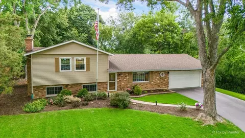 1836 Maple Ln, Sleepy Hollow, IL 60118