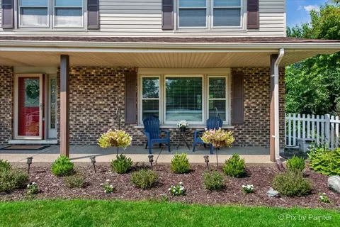 906 Edward St, Wheeling, IL 60090 photo 2
