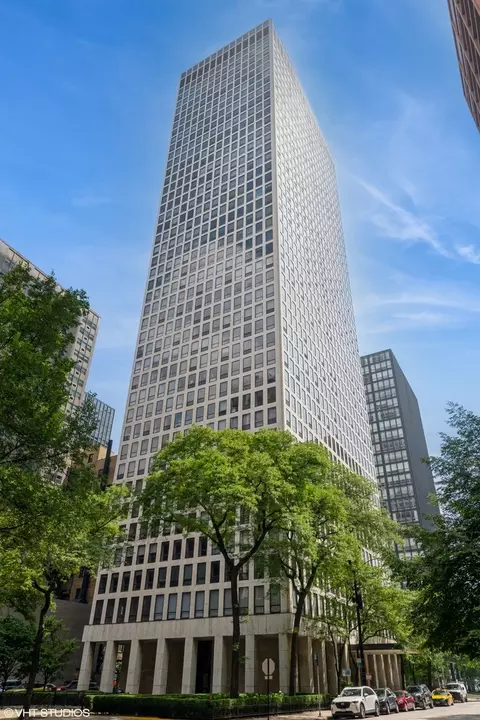260 E Chestnut St #1211, Chicago, IL 60611