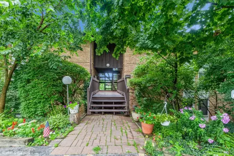 5507 E Lake Dr #101-B, Lisle, IL 60532