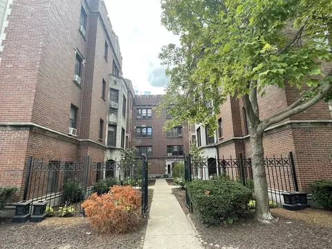 1111 Holley Ct #113, Oak Park, IL 60301