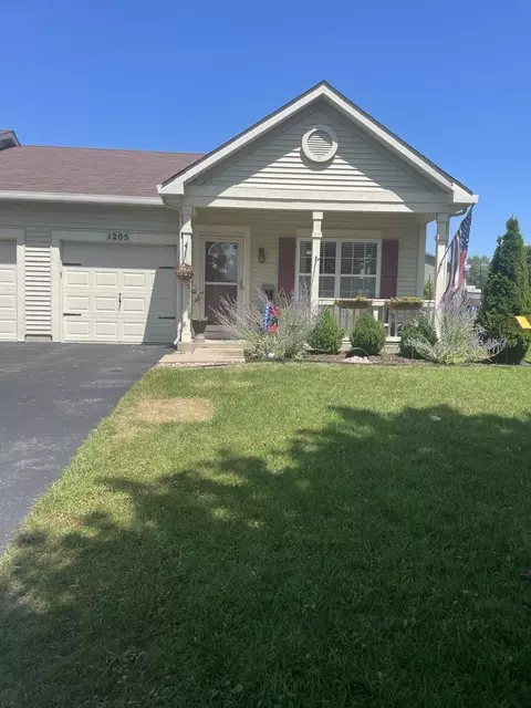 1205 Burns Ln, Minooka, IL 60447
