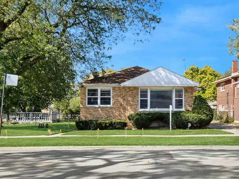 8952 S King Dr, Chicago, IL 60619