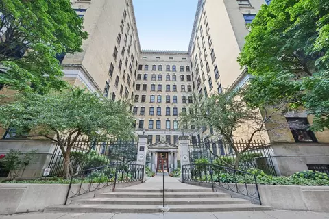 559 W Surf St #205, Chicago, IL 60657