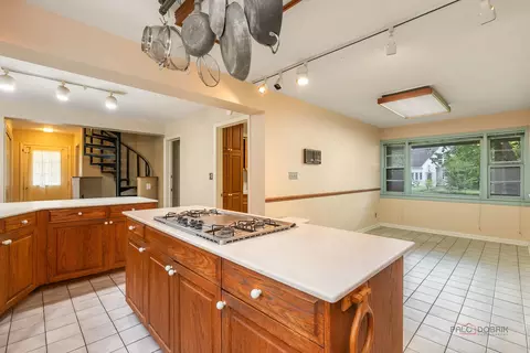 Kitchen - 542 E Prospect Ave, Lake Bluff, IL 60044 photo 2 of 4