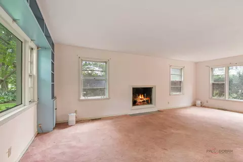 Living - 542 E Prospect Ave, Lake Bluff, IL 60044 photo 1 of 5
