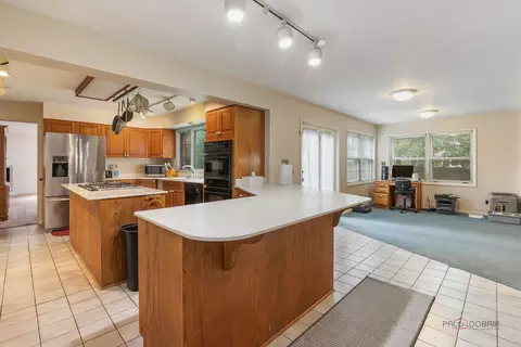 Kitchen - 542 E Prospect Ave, Lake Bluff, IL 60044 photo 4 of 4