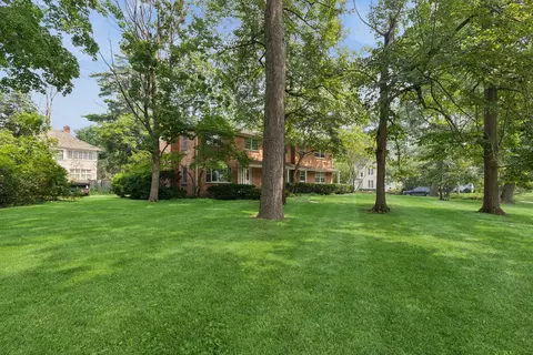 Exterior - 542 E Prospect Ave, Lake Bluff, IL 60044 photo 3 of 10