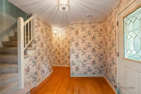 Entry Way - 542 E Prospect Ave, Lake Bluff, IL 60044 photo 1 of 2