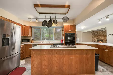 Kitchen - 542 E Prospect Ave, Lake Bluff, IL 60044 photo 3 of 4