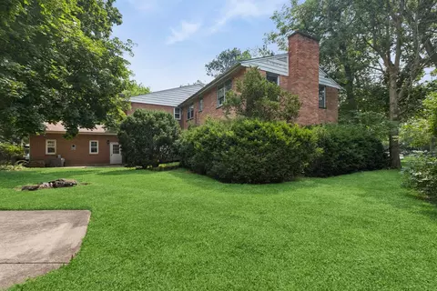 Exterior - 542 E Prospect Ave, Lake Bluff, IL 60044 photo 6 of 10