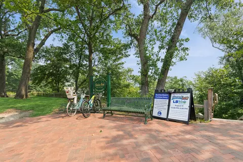 Exterior - 542 E Prospect Ave, Lake Bluff, IL 60044 photo 9 of 10