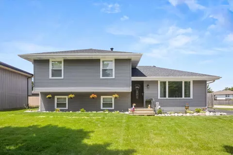 2409 Ruth Fitzgerald Dr, Plainfield, IL 60586