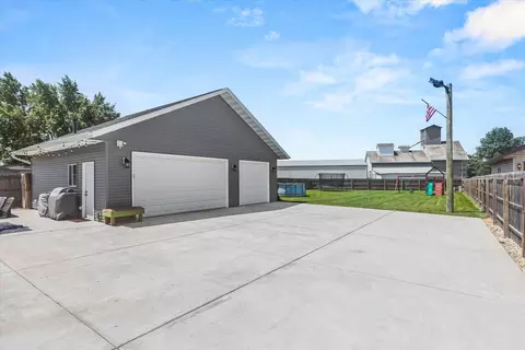 2409 Ruth Fitzgerald Dr, Plainfield, IL 60586 photo 3