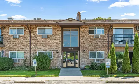 818 E Old Willow Rd #101, Prospect Heights, IL 60070