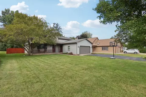1217 Lakewood Dr, Somonauk, IL 60552